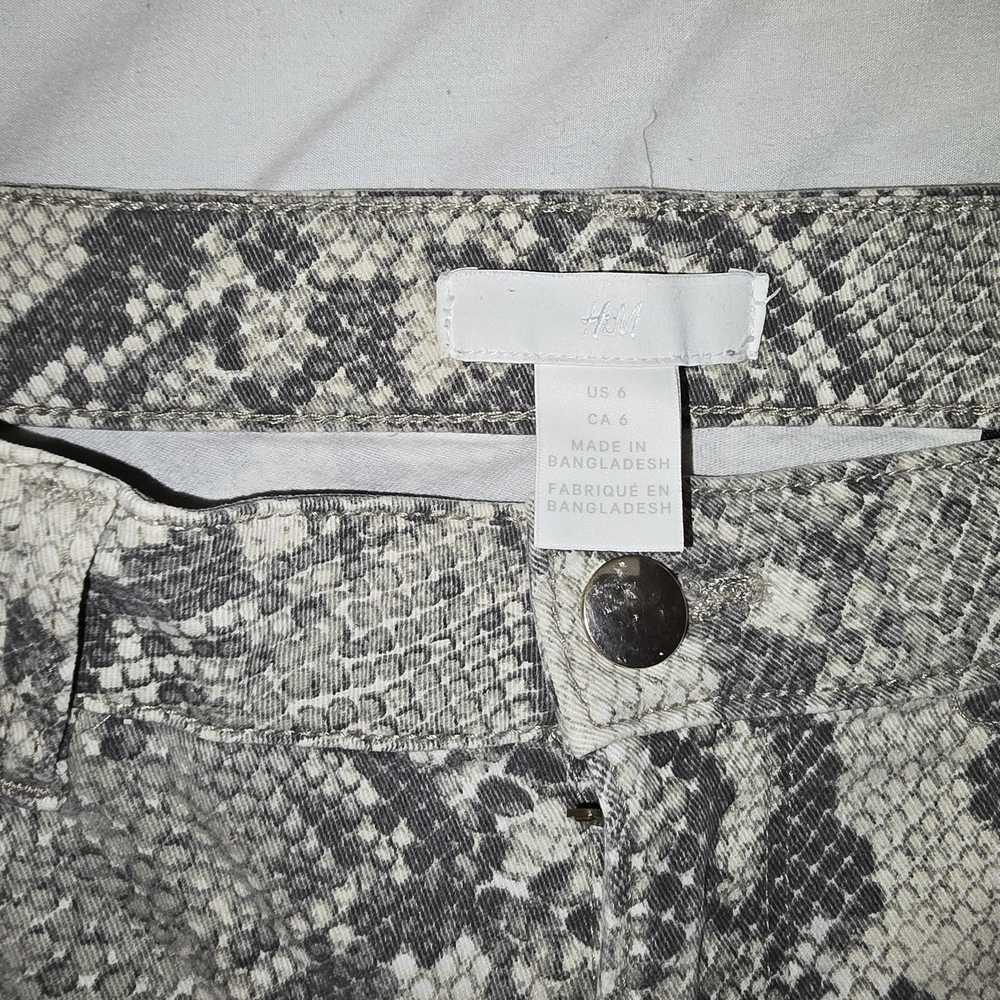 H&M Gray and White Jean Shorts with Snakeskin Print - Picture 8 of 9